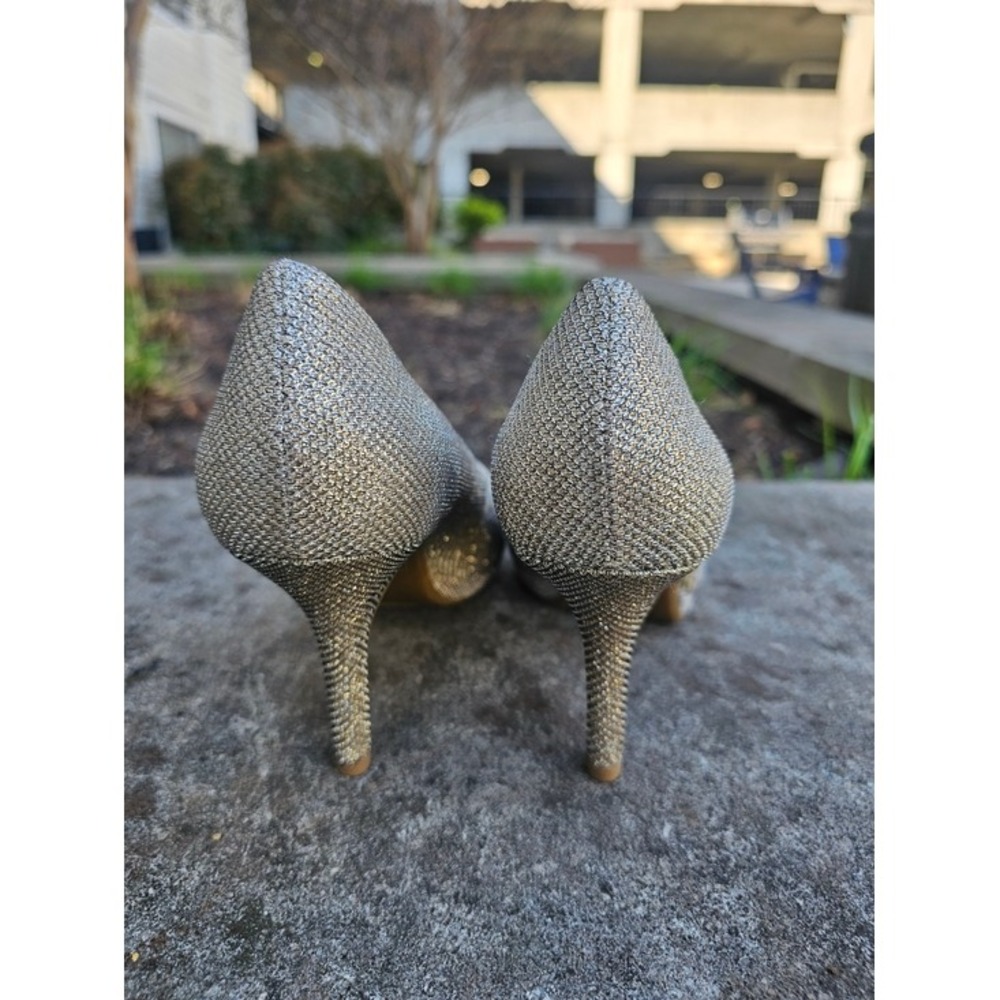 Bandolino Rainaa Peep Toe Pumps 9 Gold Metallic Heels Going Out Gala Formal ~ - Picture 4 of 9